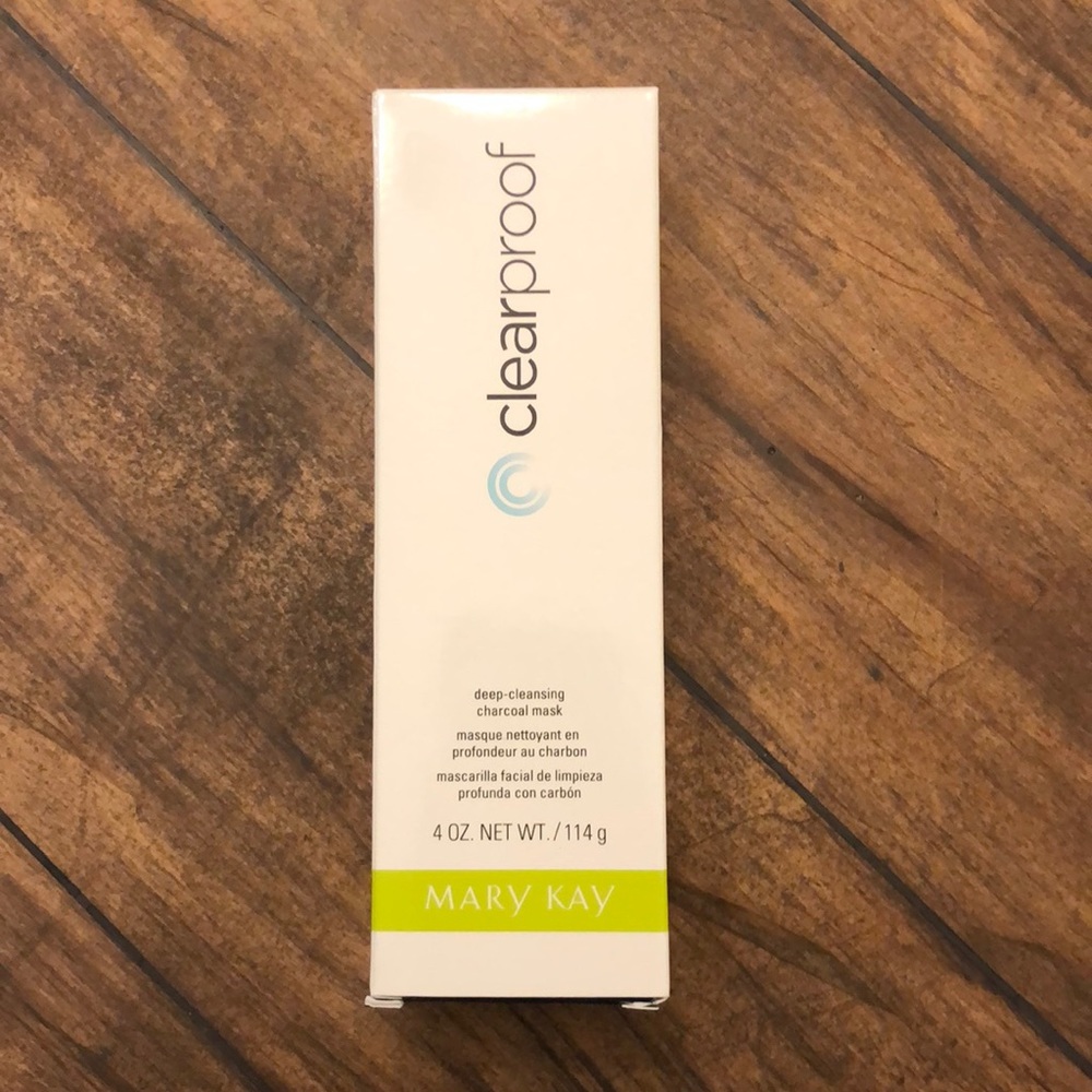 Deep-cleansing charcoal mask